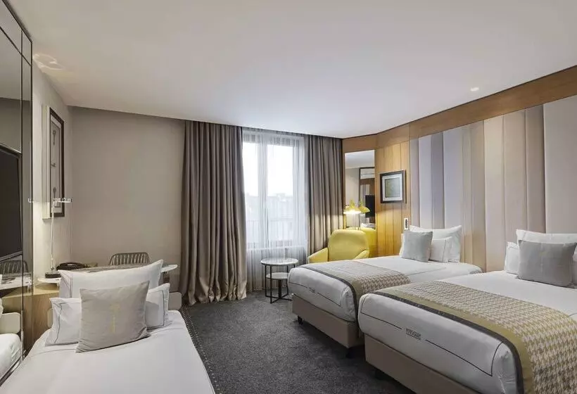 هتل Titanic Chaussee Berlin