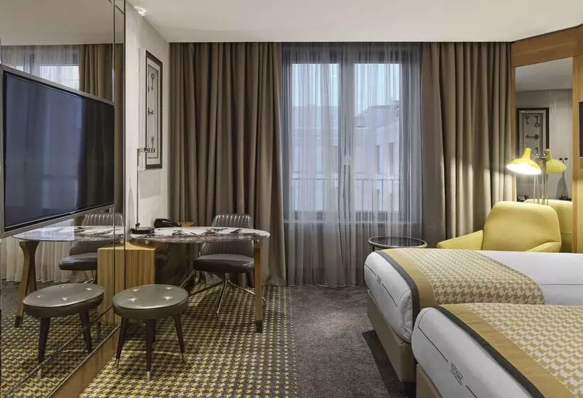 هتل Titanic Chaussee Berlin