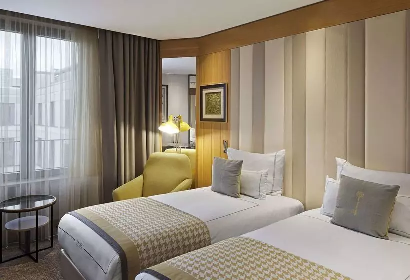 هتل Titanic Chaussee Berlin