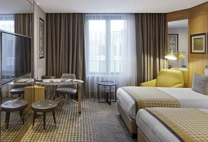 هتل Titanic Chaussee Berlin