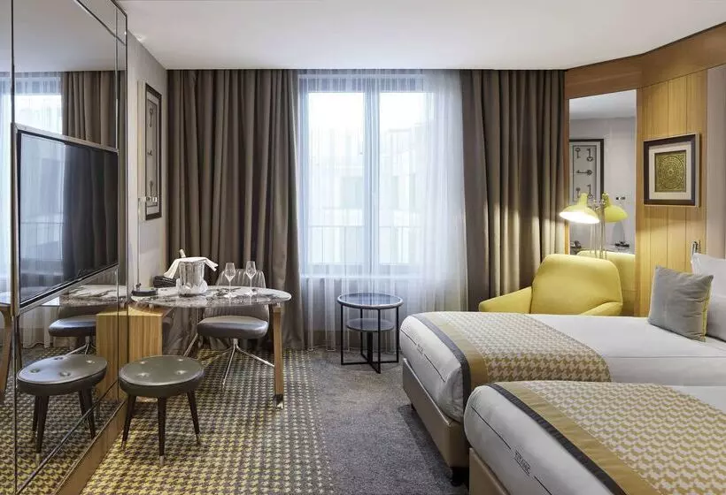 هتل Titanic Chaussee Berlin