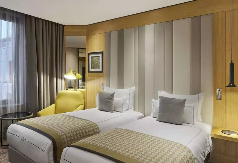 هتل Titanic Chaussee Berlin