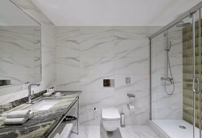 هتل Titanic Chaussee Berlin