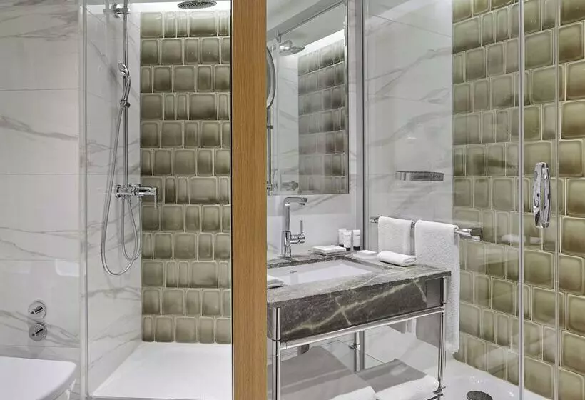 هتل Titanic Chaussee Berlin