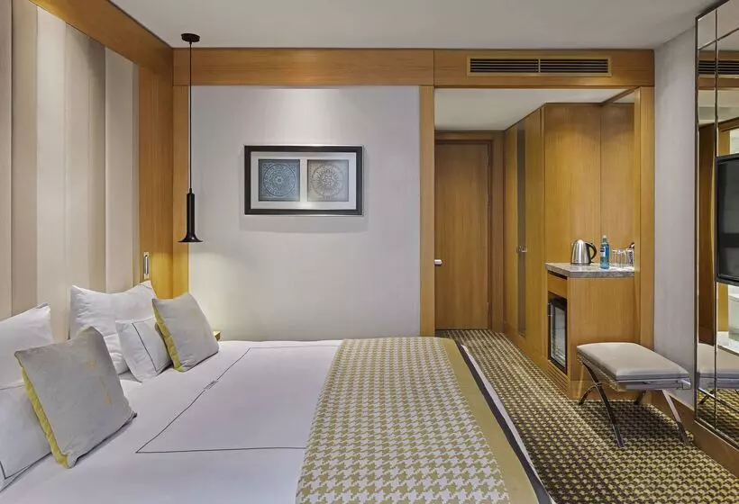 هتل Titanic Chaussee Berlin