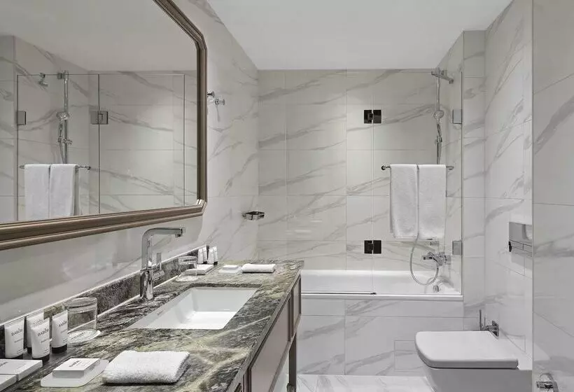 هتل Titanic Chaussee Berlin