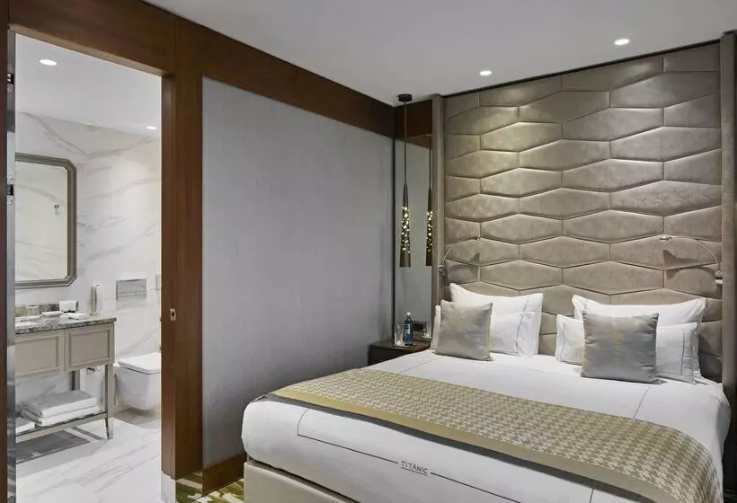 هتل Titanic Chaussee Berlin