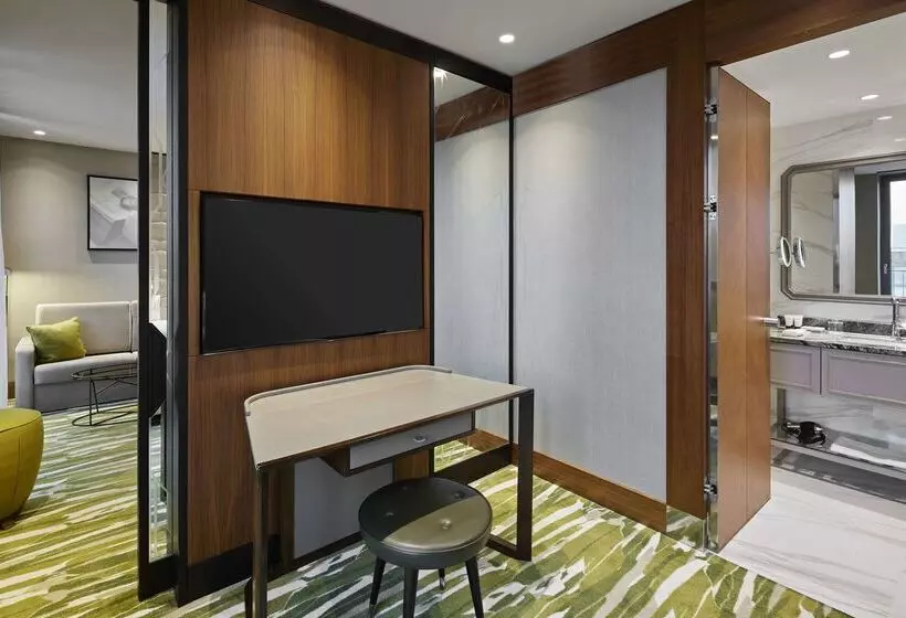 هتل Titanic Chaussee Berlin