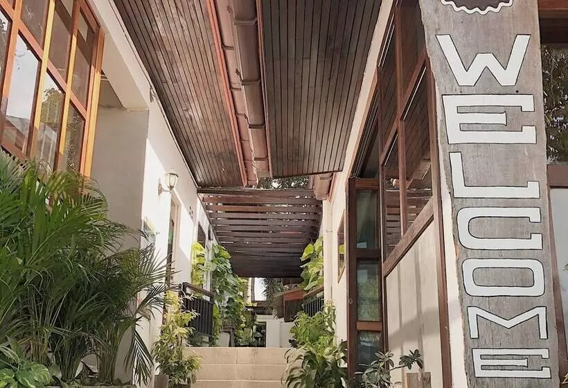 膳宿费 The Reef Hotel & Studios