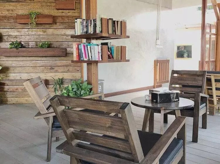 膳宿费 The Reef Hotel & Studios