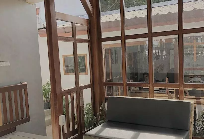 膳宿费 The Reef Hotel & Studios