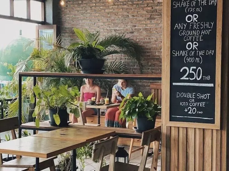 膳宿费 The Reef Hotel & Studios