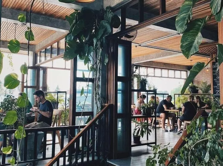 膳宿费 The Reef Hotel & Studios