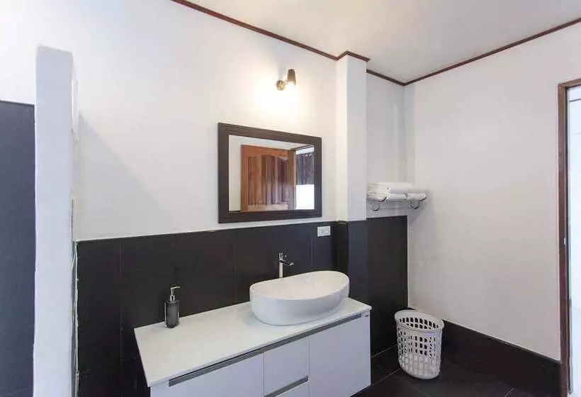 膳宿费 The Reef Hotel & Studios