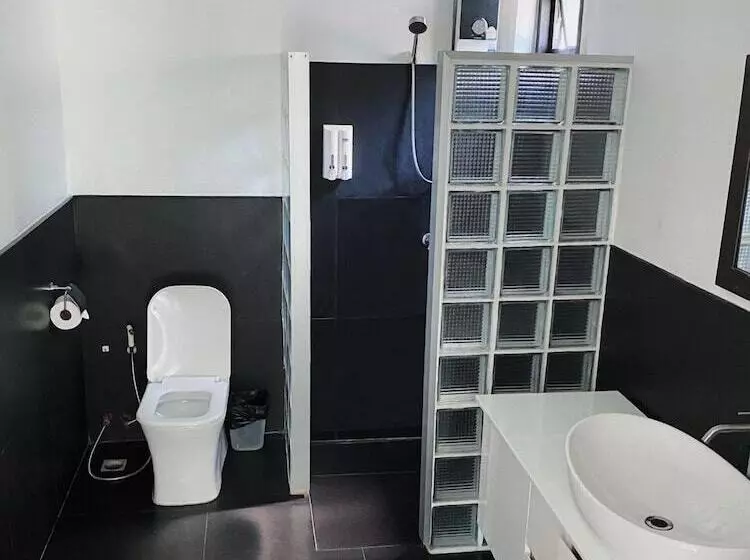 膳宿费 The Reef Hotel & Studios