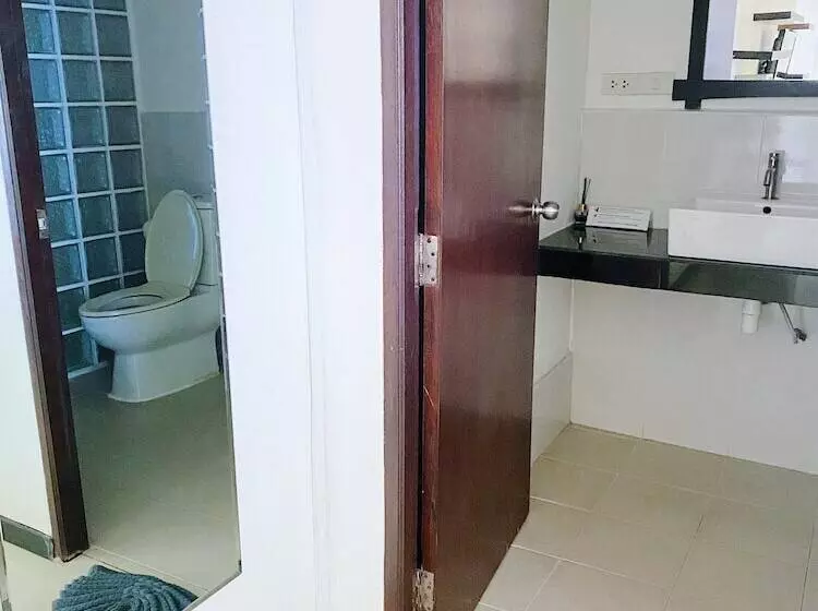 膳宿费 The Reef Hotel & Studios