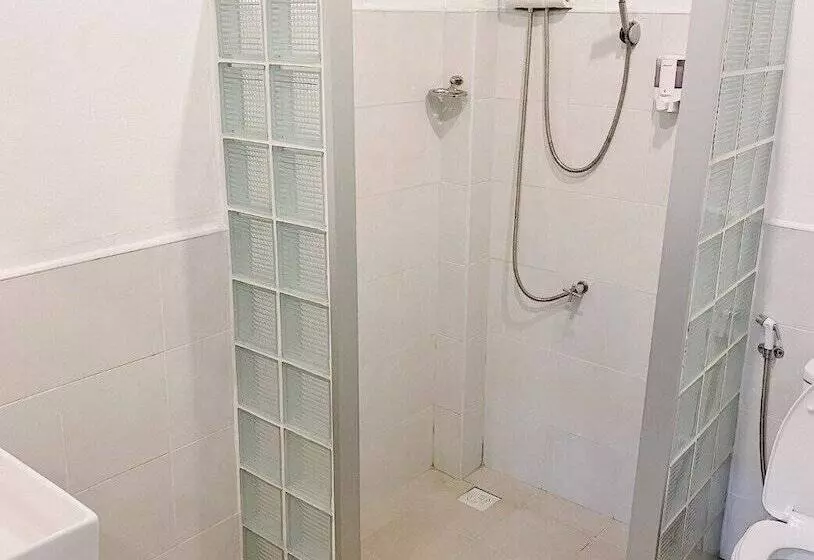 膳宿费 The Reef Hotel & Studios