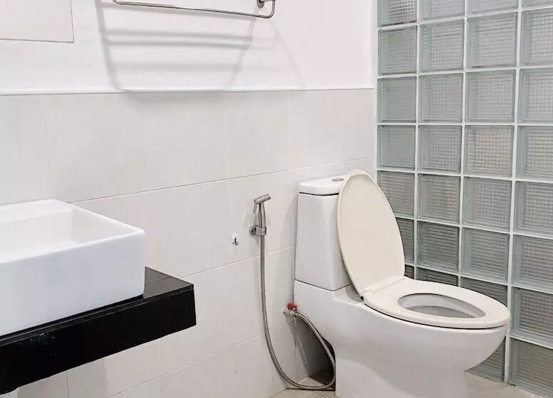 膳宿费 The Reef Hotel & Studios