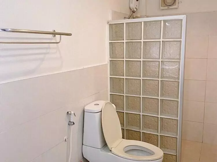 膳宿费 The Reef Hotel & Studios