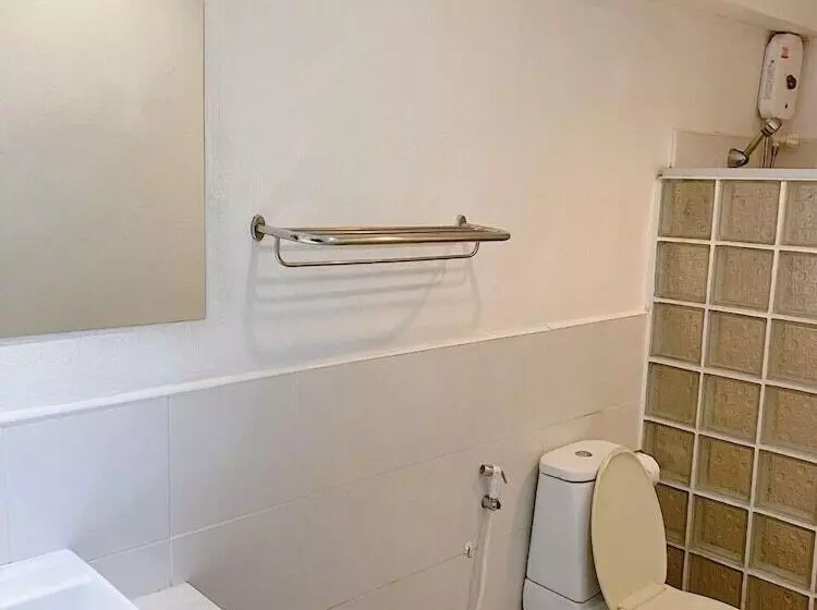 膳宿费 The Reef Hotel & Studios