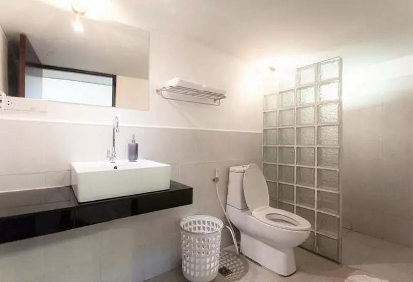 膳宿费 The Reef Hotel & Studios