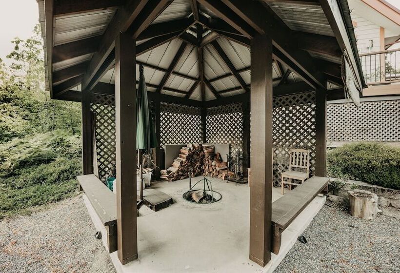 80mbr   Hot Tub   Wifi   Bbq   Wood Stove   Sleeps 9!