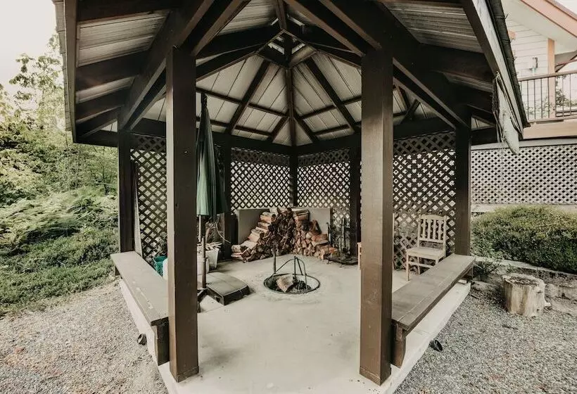 80mbr   Hot Tub   Wifi   Bbq   Wood Stove   Sleeps 9!