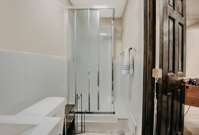 80mbr   Hot Tub   Wifi   Bbq   Wood Stove   Sleeps 9!