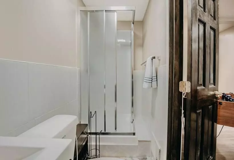 80mbr   Hot Tub   Wifi   Bbq   Wood Stove   Sleeps 9!