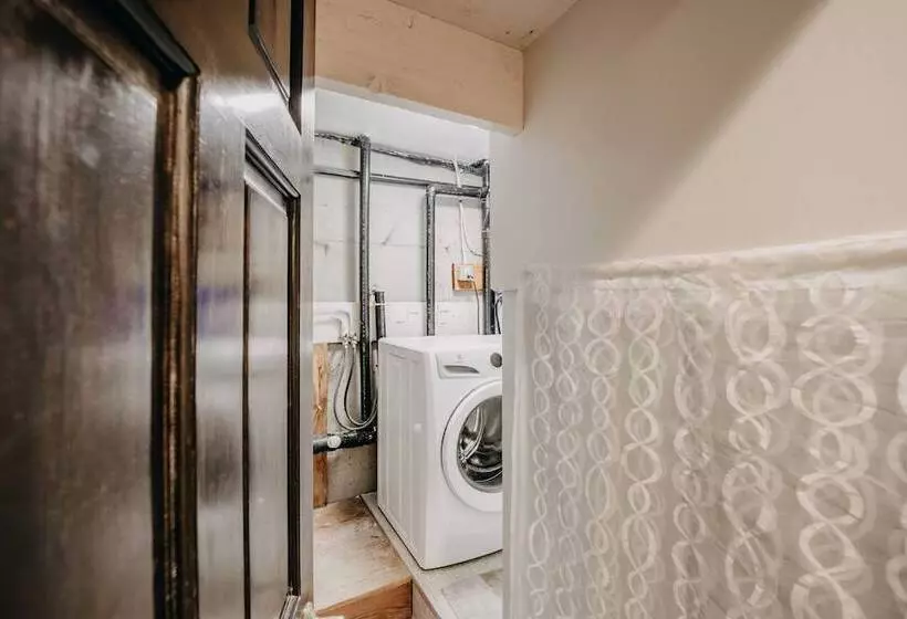 80mbr   Hot Tub   Wifi   Bbq   Wood Stove   Sleeps 9!