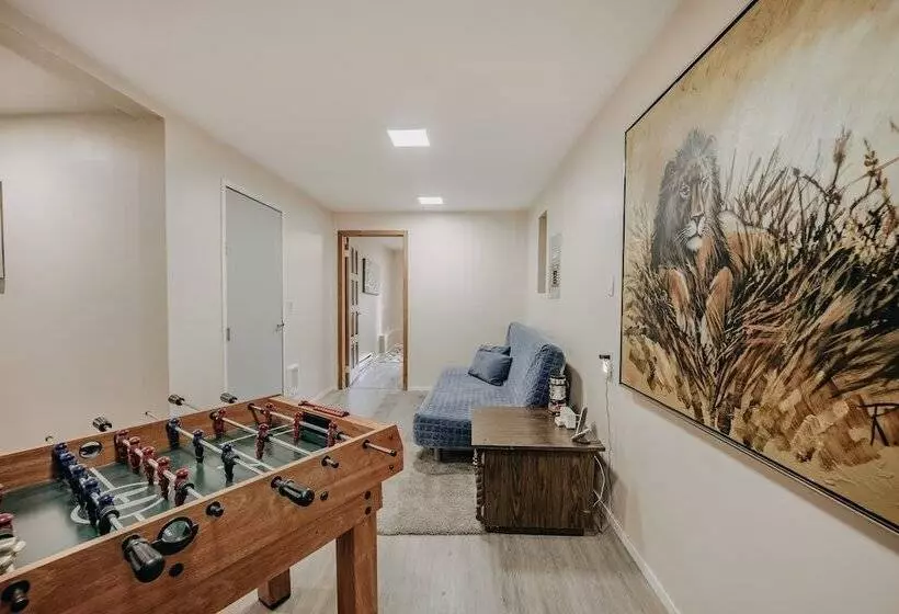 80mbr   Hot Tub   Wifi   Bbq   Wood Stove   Sleeps 9!