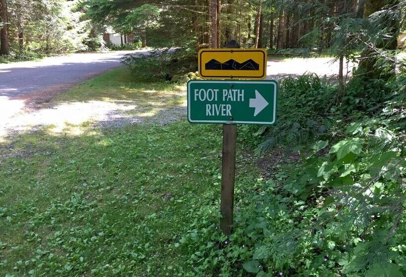 80mbr   Hot Tub   Wifi   Bbq   Wood Stove   Sleeps 9!