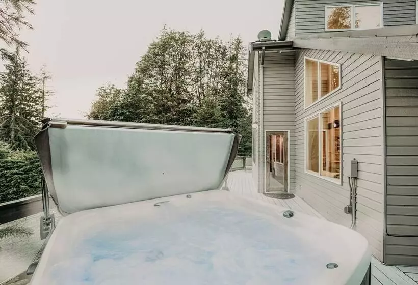 80mbr   Hot Tub   Wifi   Bbq   Wood Stove   Sleeps 9!