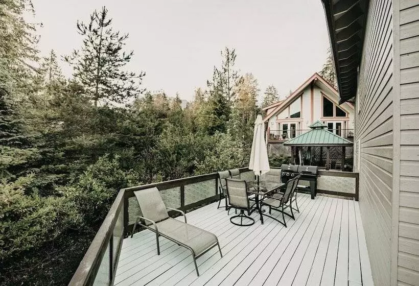 80mbr   Hot Tub   Wifi   Bbq   Wood Stove   Sleeps 9!