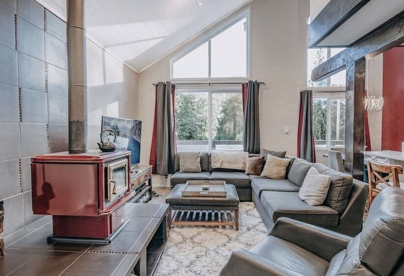 80mbr   Hot Tub   Wifi   Bbq   Wood Stove   Sleeps 9!