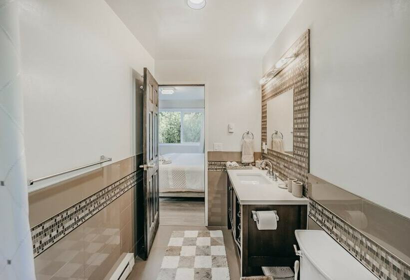 80mbr   Hot Tub   Wifi   Bbq   Wood Stove   Sleeps 9!