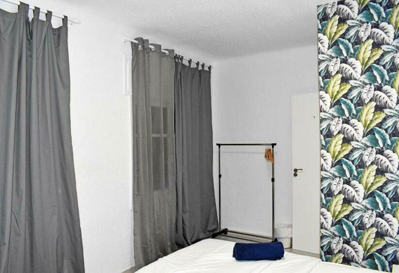 هاستل La Marina