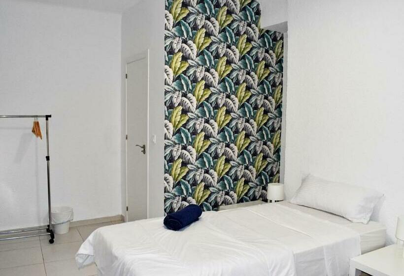 هاستل La Marina