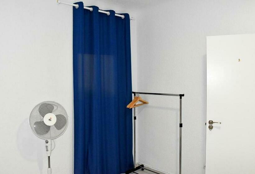 هاستل La Marina