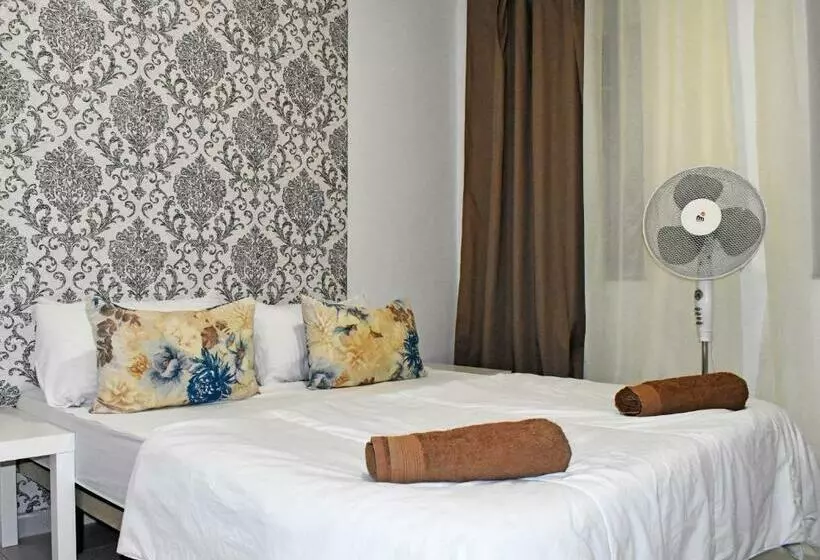 هاستل La Marina