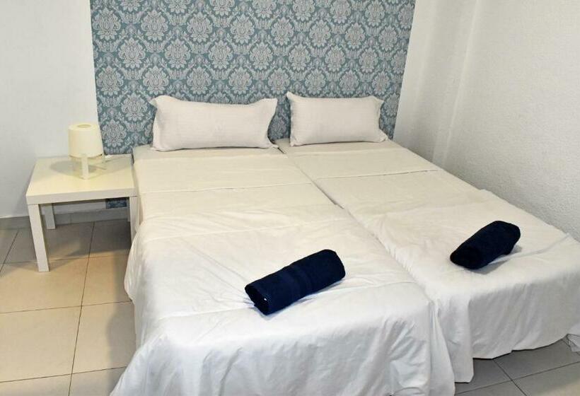 هاستل La Marina