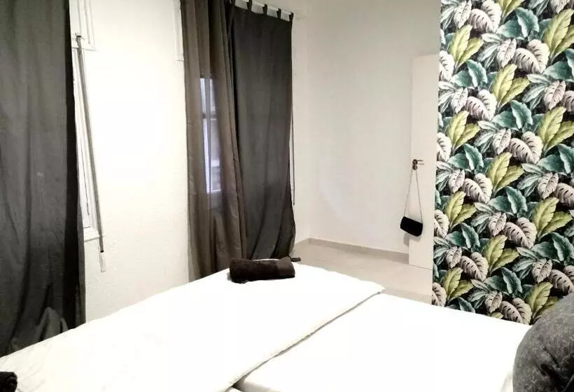 هاستل La Marina