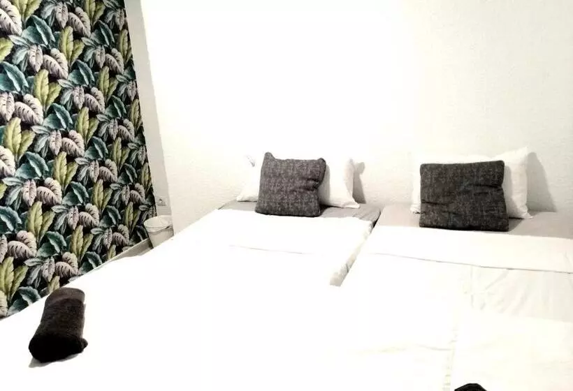 هاستل La Marina