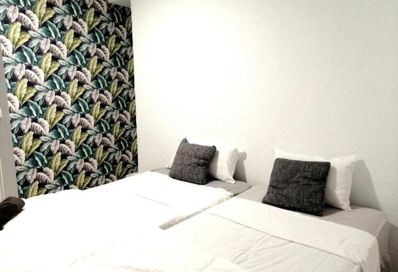 هاستل La Marina