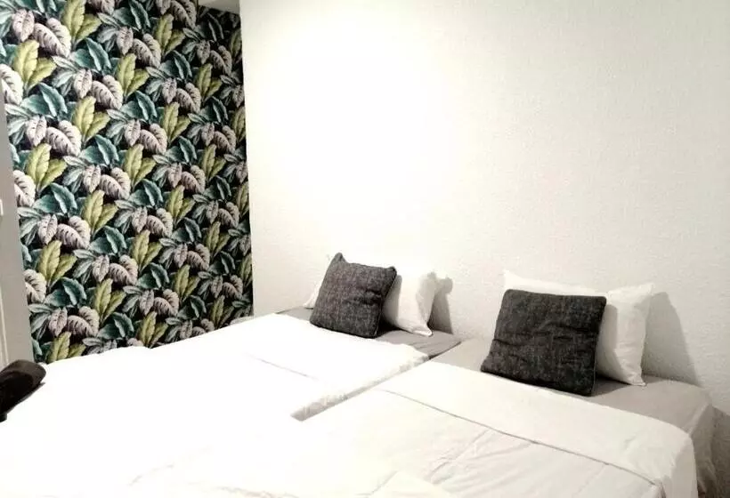 هاستل La Marina