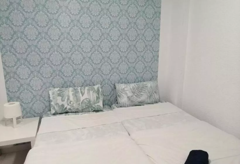 هاستل La Marina