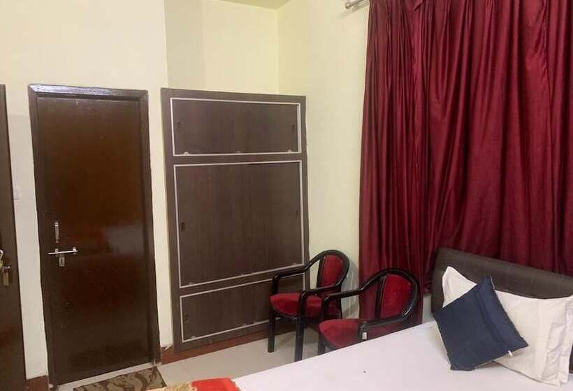 호텔 Narendra Guest House