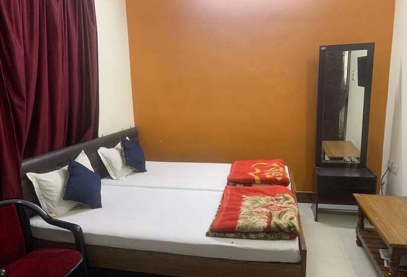 호텔 Narendra Guest House