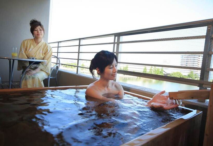 酒店 Biwako Ryokusuitei