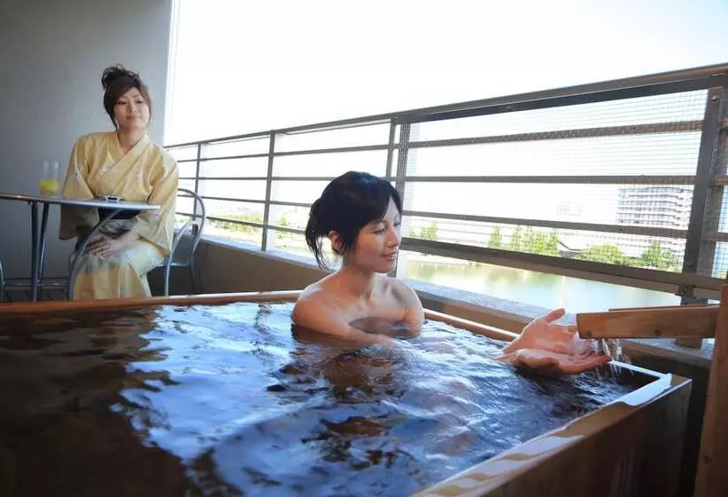 酒店 Biwako Ryokusuitei